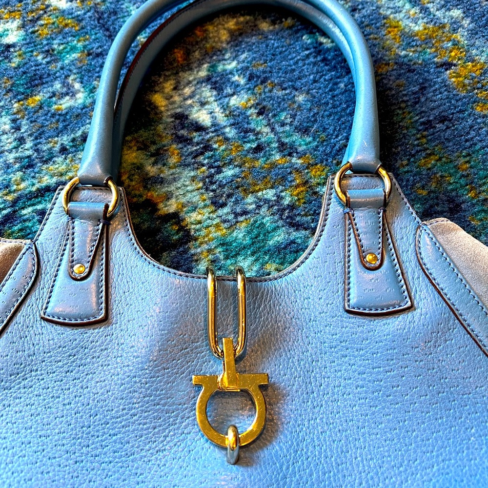 Ferragamo bag gorgeous! - Picture 1 of 9